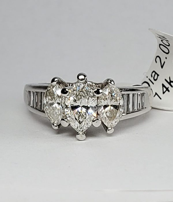 2 carat total weight 3 stone design ring